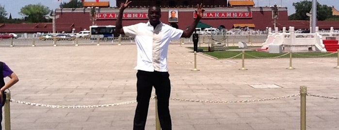 Plaza de Tian'anmen is one of Things To Do Before I Die.