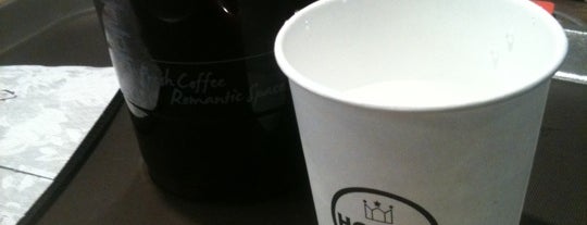 할리스커피 is one of HOLLYS COFFEE (할리스).