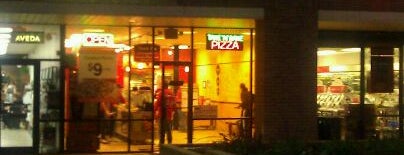 Papa Murphy's is one of Aaronさんのお気に入りスポット.