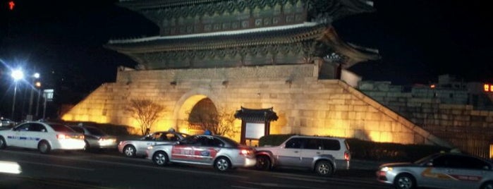 흥인지문 is one of Seoul Sights.