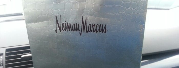 Neiman Marcus is one of Tempat yang Disukai Ross.