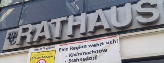 Rathausmarkt Kleinmachnow is one of Meshari : понравившиеся места.