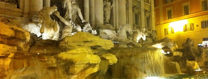 Fuente de Trevi is one of My Italy Trip'11.