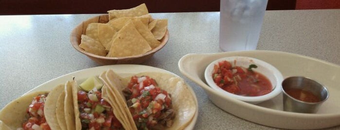 El Rey Mexican Grill is one of สถานที่ที่ Dan ถูกใจ.