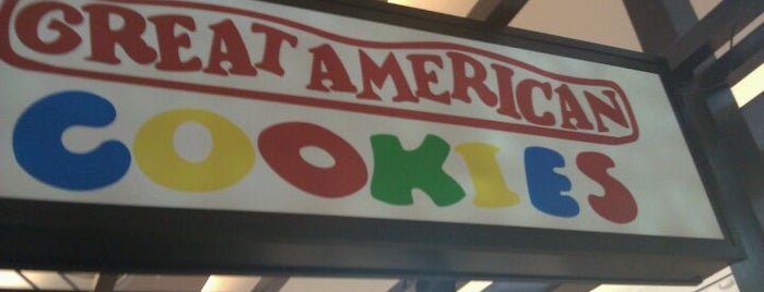 Great American Cookies is one of Tempat yang Disukai Andres.