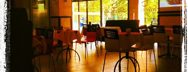 Silver Cafe is one of Locais curtidos por Y.