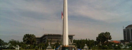 Tugu Pahlawan is one of Guide to Surabaya's best spots.