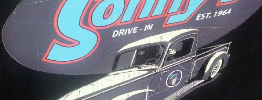 Sonny's Drive In is one of Locais curtidos por Nadia.