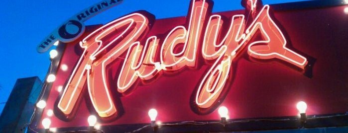 Rudy's Country Store & Bar-B-Q is one of สถานที่ที่ Yessika ถูกใจ.