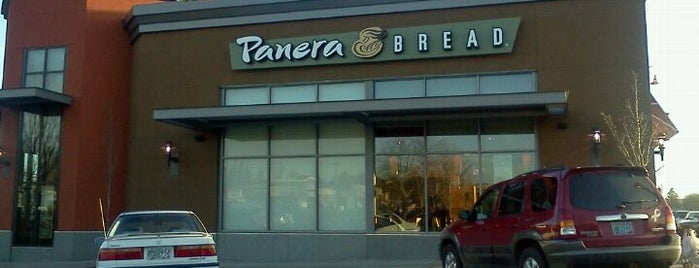 Panera Bread is one of Locais curtidos por Jared.