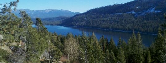 Donner Lake Vista Point is one of Tempat yang Disukai Bradley.