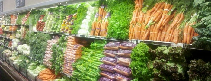 Whole Foods Market is one of Orte, die Kerry gefallen.