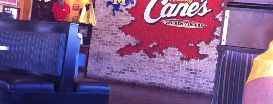 Raising Cane's Chicken Fingers is one of สถานที่ที่ Malcolm ถูกใจ.