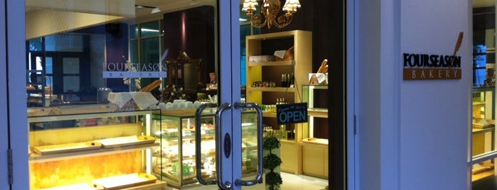 Four Season Bakery is one of Straits Quay.