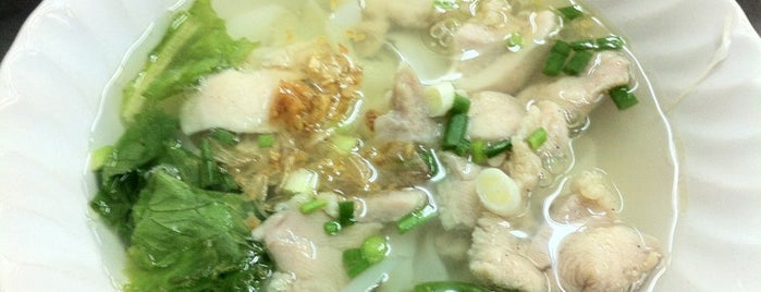 Ann Guay Tiew Kua Gai is one of Must Try: food 2011-2012.