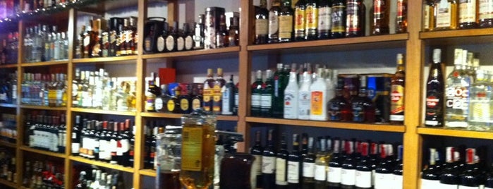 San libardo Bar is one of สถานที่ที่ Aaron ถูกใจ.