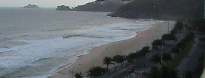 Praia de São Conrado is one of As 10 melhores praias para curtir o verão carioca.