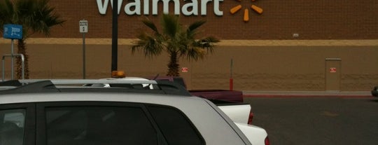 Walmart Supercenter is one of Tempat yang Disukai Jennifer.