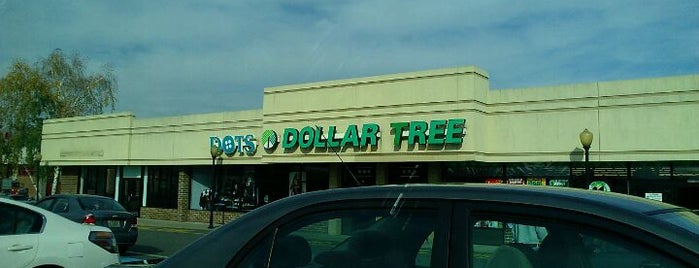 Dollar Tree is one of Denise D. 님이 좋아한 장소.