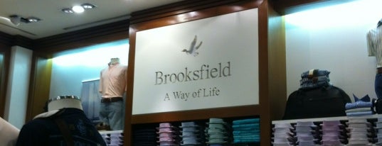 Brooksfield is one of สถานที่ที่ Gustavo ถูกใจ.