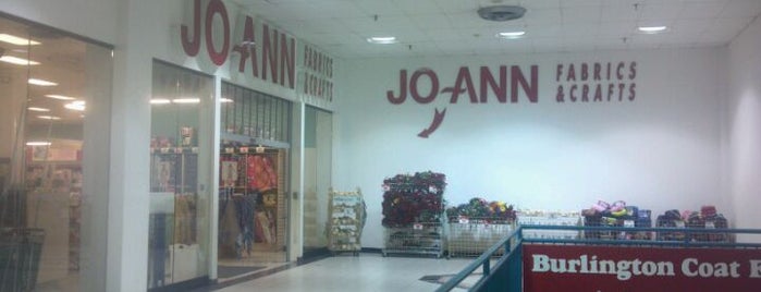 JOANN Fabrics and Crafts is one of Tempat yang Disukai Joshua.