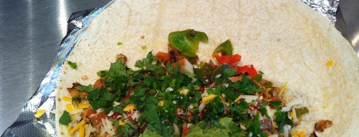Mucho Burrito Fresh Mexican Grill is one of Orte, die Dan gefallen.