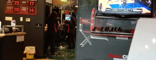 Sport Clips Haircuts of North Hills is one of Lieux qui ont plu à Susan.
