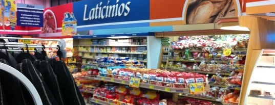 Supermercado Lopes is one of สถานที่ที่ Sandra ถูกใจ.