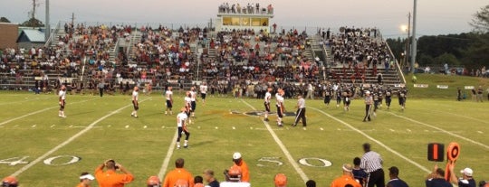 Douglas County High School is one of Chester'in Beğendiği Mekanlar.