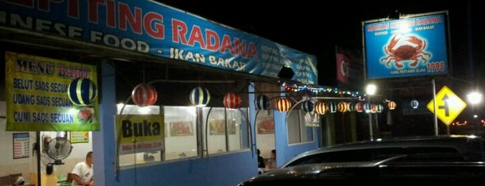 Markas Kepiting Radana is one of Lokasi Makan di Mojokerto.