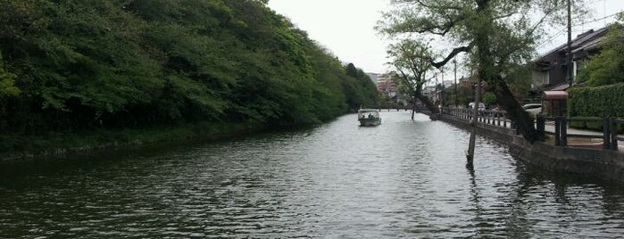 高岡古城公園 is one of 日本100名城.