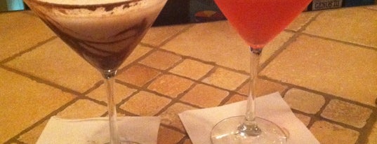 The Vine - Martini & Wine Bar is one of Lugares favoritos de Katie.