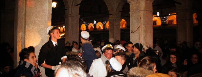 Puente de Rialto is one of Venice.