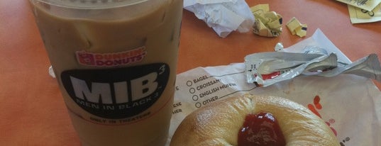 Dunkin' is one of Darien : понравившиеся места.