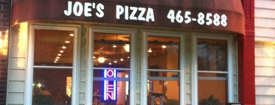 Joe's Pizza is one of สถานที่ที่บันทึกไว้ของ Christopher.