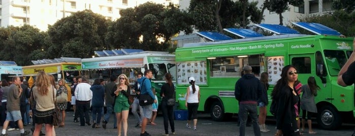 Santa Monica Food Truck Lot is one of Tempat yang Disimpan JetSetLeslie.