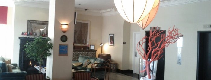 Hotel Carlton is one of Lugares favoritos de Max.