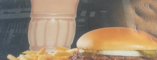 Steak and Shake is one of Chesterさんのお気に入りスポット.