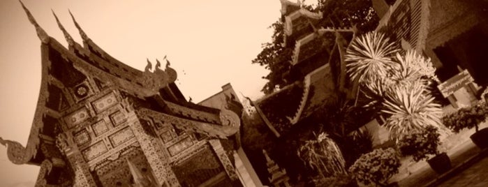 Wat Chedi Luang Varavihara is one of DO in Chiang Mai.