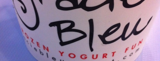 Gracie Bleu Yogurt is one of สถานที่ที่บันทึกไว้ของ Jacque.