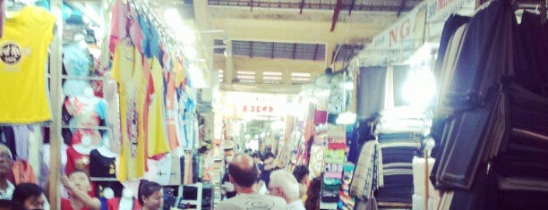 Chợ Bến Thành (Ben Thanh Market) is one of Saigon Sights List.
