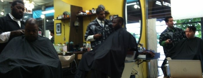 Headrest Unisex Barber Shop is one of Andre'nin Beğendiği Mekanlar.