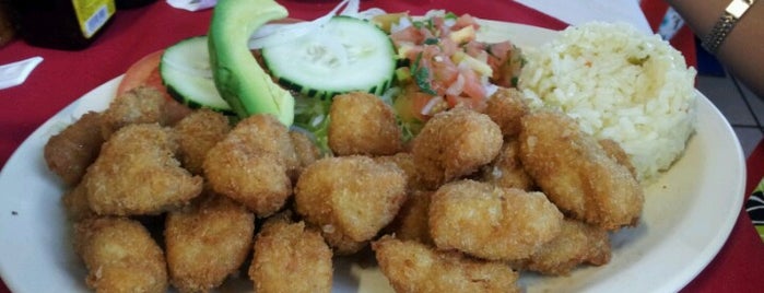 Mariscos Las Cañas 2 is one of Antonio’s Liked Places.