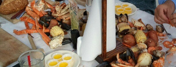 The Crab Pot is one of Lugares favoritos de Patty.