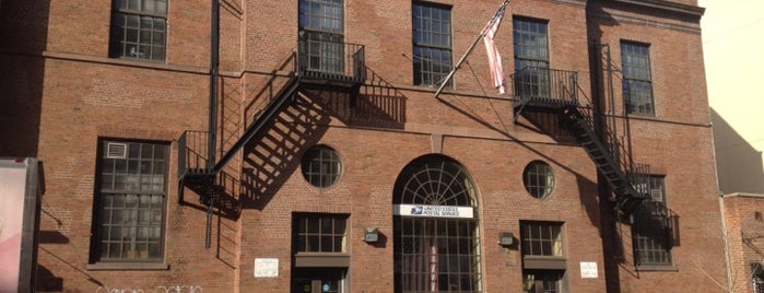 US Post Office: Knickerbocker Station is one of สถานที่ที่ Albert ถูกใจ.