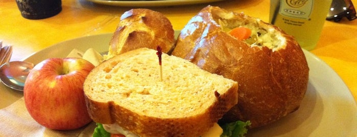 Panera Bread is one of Gespeicherte Orte von William.