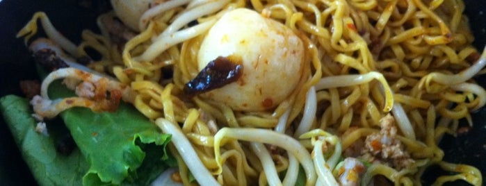 Yam Mee Teochew Fishball Mee & Laksa is one of Freddieさんのお気に入りスポット.