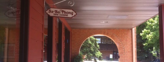 Sa-Bai Thong Thai Cuisine is one of Posti che sono piaciuti a Adr.