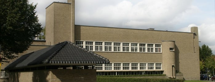 Julianaschool is one of De scholen van Dudok.