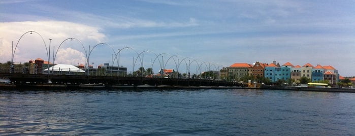 Queen Emma Bridge is one of Must-see Places in Willemstad #4sqCities.